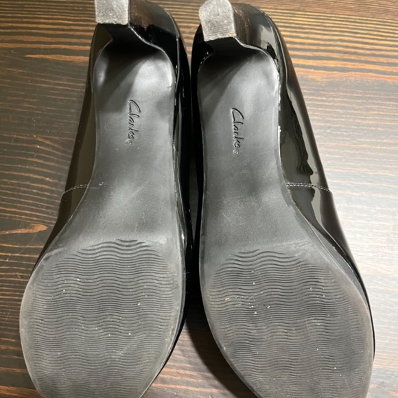 Clarks Ultimate Comfort Collection Patent Black Heels - Picture 7 of 9
